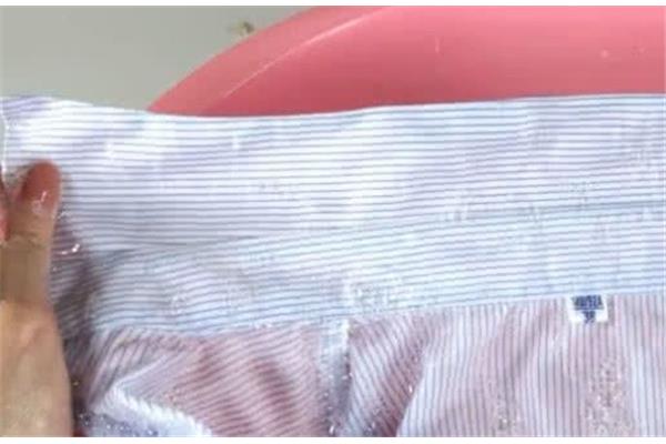 浅色衣服发黄怎么办