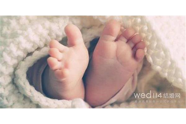 婴儿晚上睡觉穿袜子吗